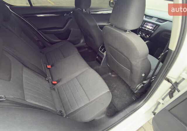 Білий Шкода Октавія, об'ємом двигуна 1.6 л та пробігом 260 тис. км за 13950 $, фото 22 на Automoto.ua