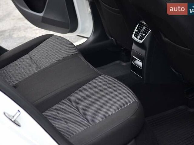 Белый Шкода Октавия, объемом двигателя 1.8 л и пробегом 130 тыс. км за 15555 $, фото 21 на Automoto.ua