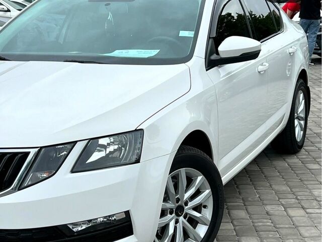 Белый Шкода Октавия, объемом двигателя 1.6 л и пробегом 280 тыс. км за 13000 $, фото 1 на Automoto.ua