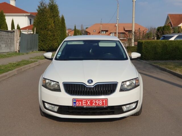 Белый Шкода Октавия, объемом двигателя 1.6 л и пробегом 232 тыс. км за 11800 $, фото 2 на Automoto.ua