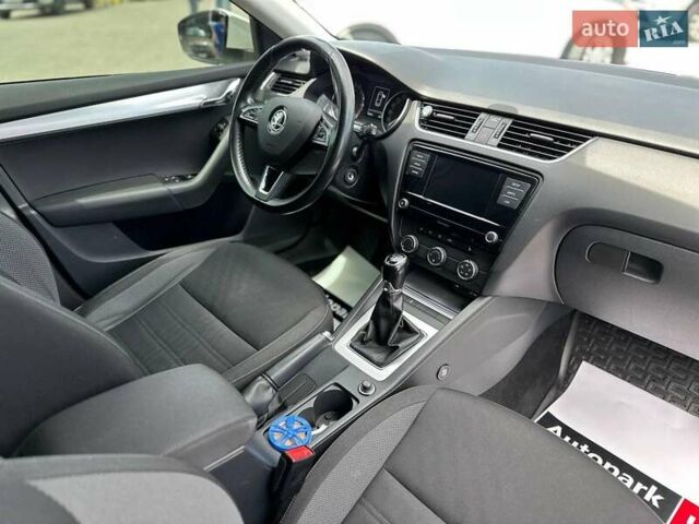 Белый Шкода Октавия, объемом двигателя 1.6 л и пробегом 188 тыс. км за 12990 $, фото 28 на Automoto.ua