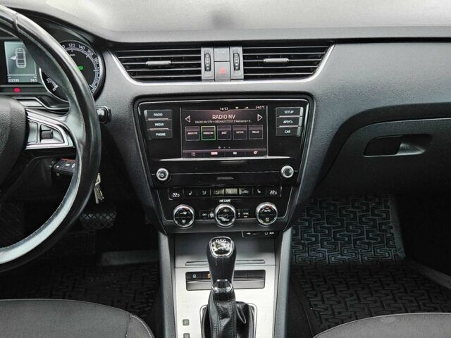 Белый Шкода Октавия, объемом двигателя 1.4 л и пробегом 236 тыс. км за 13750 $, фото 15 на Automoto.ua