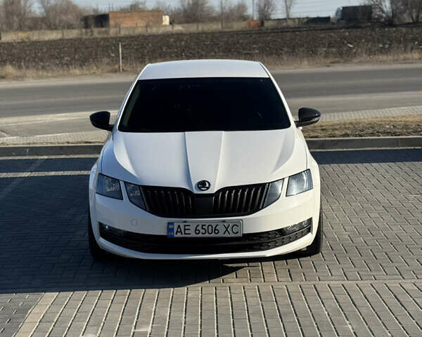 Білий Шкода Октавія, об'ємом двигуна 1.4 л та пробігом 94 тис. км за 16500 $, фото 4 на Automoto.ua