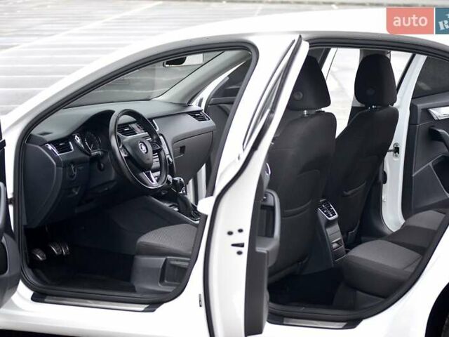 Белый Шкода Октавия, объемом двигателя 1.8 л и пробегом 130 тыс. км за 15555 $, фото 26 на Automoto.ua