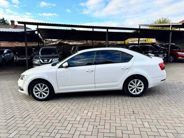 Білий Шкода Октавія, об'ємом двигуна 1.6 л та пробігом 209 тис. км за 13100 $, фото 5 на Automoto.ua