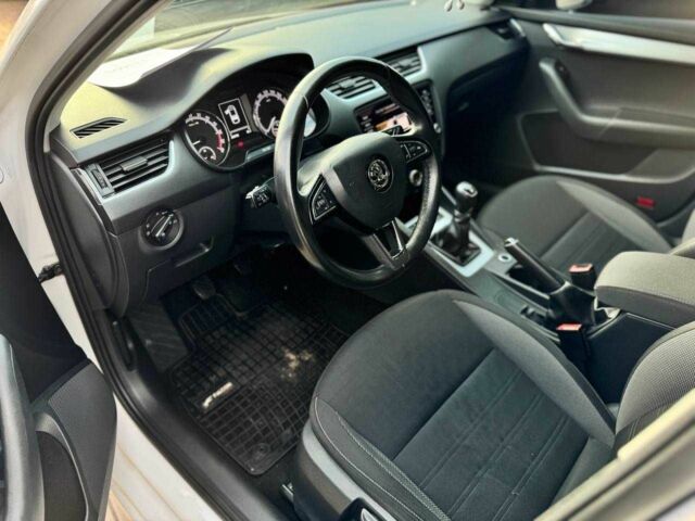Білий Шкода Октавія, об'ємом двигуна 1.6 л та пробігом 209 тис. км за 13100 $, фото 12 на Automoto.ua