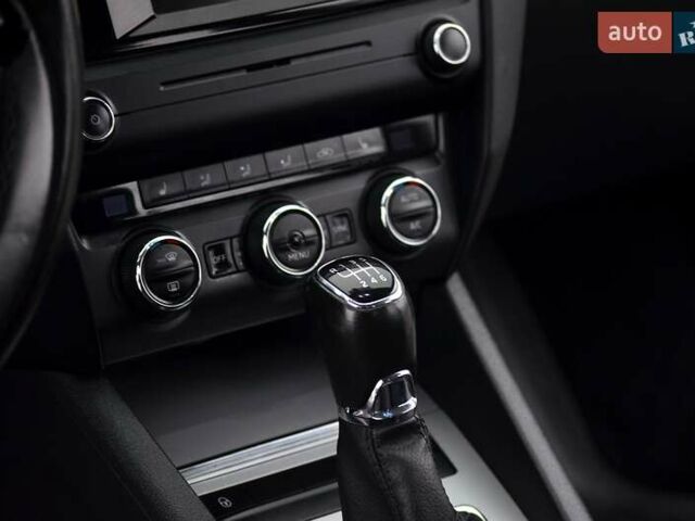 Белый Шкода Октавия, объемом двигателя 1.8 л и пробегом 130 тыс. км за 15555 $, фото 29 на Automoto.ua