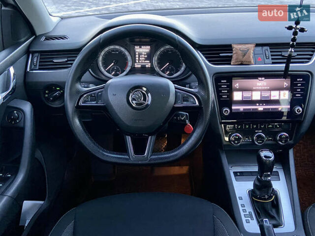 Белый Шкода Октавия, объемом двигателя 1.97 л и пробегом 238 тыс. км за 13750 $, фото 22 на Automoto.ua