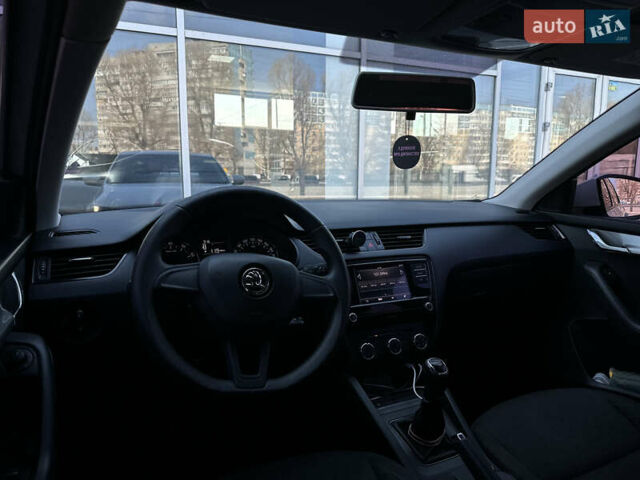 Белый Шкода Октавия, объемом двигателя 1.6 л и пробегом 220 тыс. км за 12400 $, фото 14 на Automoto.ua