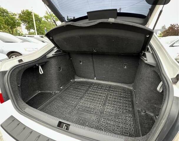 Белый Шкода Октавия, объемом двигателя 1.6 л и пробегом 280 тыс. км за 12500 $, фото 15 на Automoto.ua