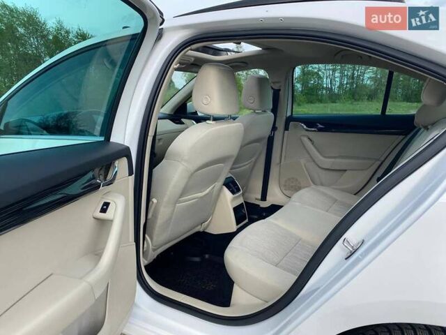 Білий Шкода Октавія, об'ємом двигуна 2 л та пробігом 270 тис. км за 14000 $, фото 44 на Automoto.ua