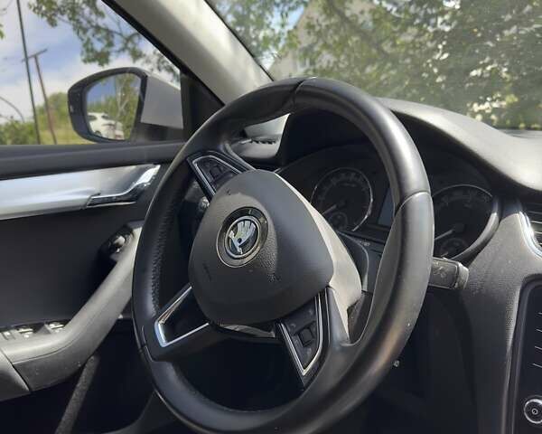 Белый Шкода Октавия, объемом двигателя 1.6 л и пробегом 176 тыс. км за 13500 $, фото 14 на Automoto.ua