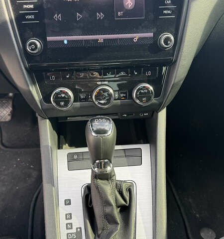 Белый Шкода Октавия, объемом двигателя 1.8 л и пробегом 150 тыс. км за 12900 $, фото 12 на Automoto.ua