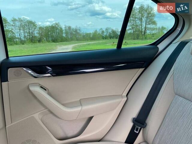 Білий Шкода Октавія, об'ємом двигуна 2 л та пробігом 270 тис. км за 14000 $, фото 45 на Automoto.ua
