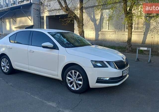 Белый Шкода Октавия, объемом двигателя 1.4 л и пробегом 214 тыс. км за 13500 $, фото 3 на Automoto.ua