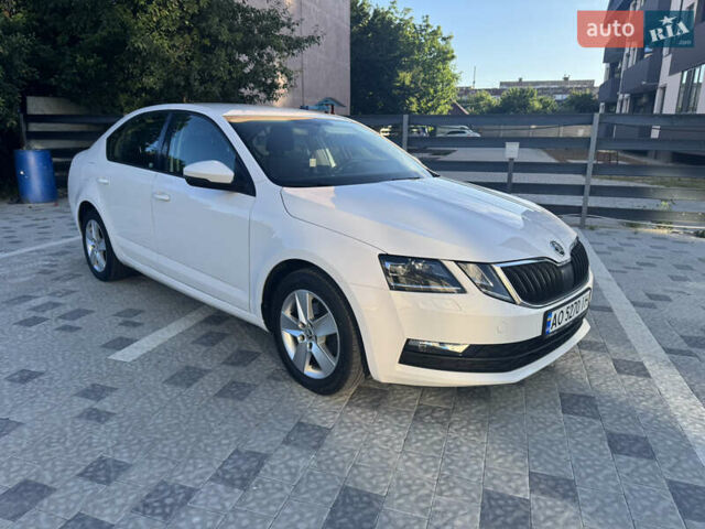 Белый Шкода Октавия, объемом двигателя 1.6 л и пробегом 202 тыс. км за 12500 $, фото 1 на Automoto.ua