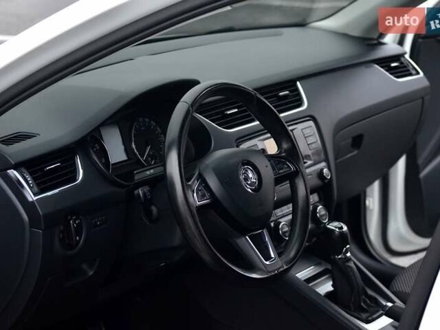 Белый Шкода Октавия, объемом двигателя 1.8 л и пробегом 130 тыс. км за 15555 $, фото 27 на Automoto.ua