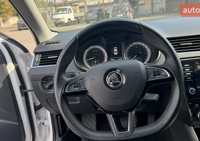 Белый Шкода Октавия, объемом двигателя 1.8 л и пробегом 150 тыс. км за 12900 $, фото 10 на Automoto.ua