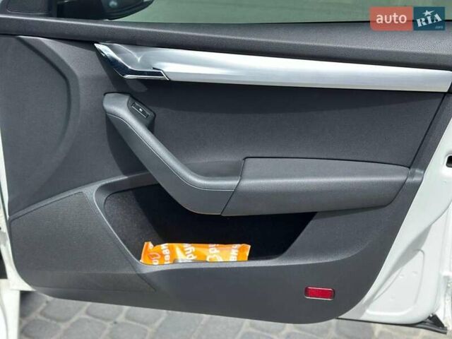 Белый Шкода Октавия, объемом двигателя 1.6 л и пробегом 188 тыс. км за 12990 $, фото 26 на Automoto.ua