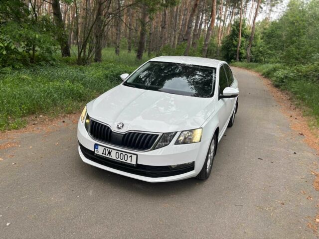 Білий Шкода Октавія, об'ємом двигуна 2 л та пробігом 211 тис. км за 13900 $, фото 2 на Automoto.ua