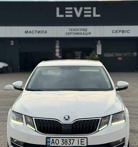 Білий Шкода Октавія, об'ємом двигуна 1.6 л та пробігом 260 тис. км за 13950 $, фото 1 на Automoto.ua