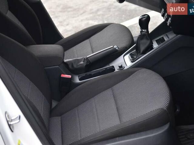 Белый Шкода Октавия, объемом двигателя 1.8 л и пробегом 130 тыс. км за 15555 $, фото 20 на Automoto.ua