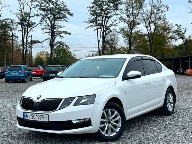 Белый Шкода Октавия, объемом двигателя 1.6 л и пробегом 280 тыс. км за 13000 $, фото 2 на Automoto.ua