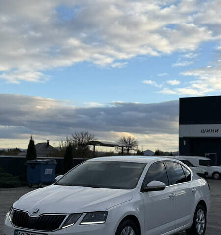 Білий Шкода Октавія, об'ємом двигуна 1.6 л та пробігом 260 тис. км за 13950 $, фото 15 на Automoto.ua