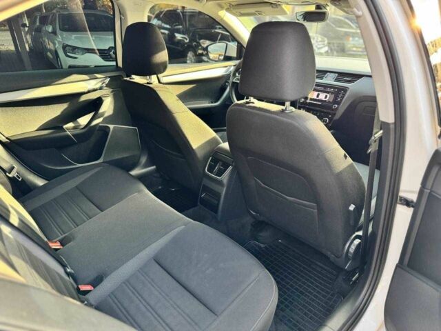 Білий Шкода Октавія, об'ємом двигуна 1.6 л та пробігом 209 тис. км за 13100 $, фото 16 на Automoto.ua