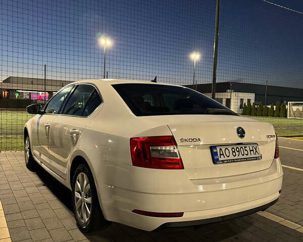 Белый Шкода Октавия, объемом двигателя 1.6 л и пробегом 247 тыс. км за 12800 $, фото 6 на Automoto.ua