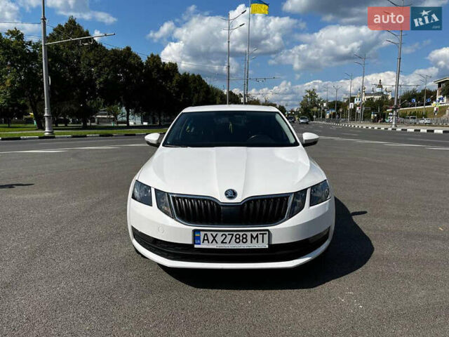 Білий Шкода Октавія, об'ємом двигуна 1.4 л та пробігом 109 тис. км за 16500 $, фото 4 на Automoto.ua