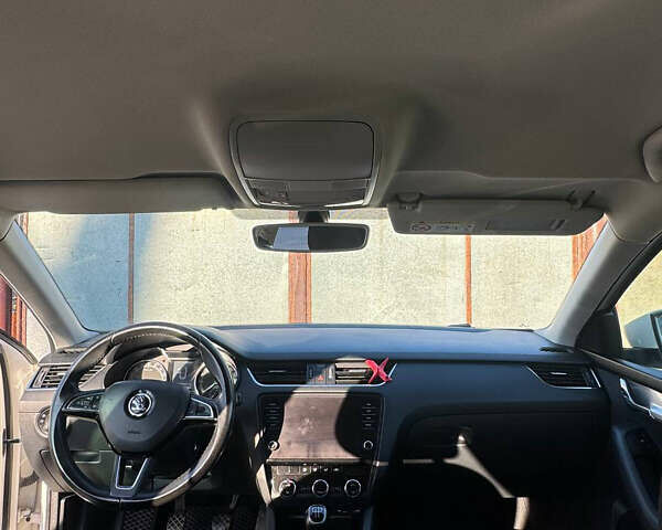 Белый Шкода Октавия, объемом двигателя 1.6 л и пробегом 247 тыс. км за 12800 $, фото 8 на Automoto.ua