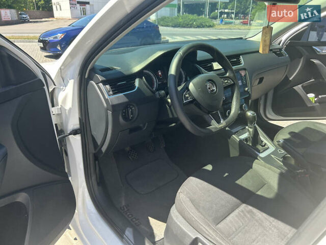 Белый Шкода Октавия, объемом двигателя 1.4 л и пробегом 170 тыс. км за 14500 $, фото 5 на Automoto.ua