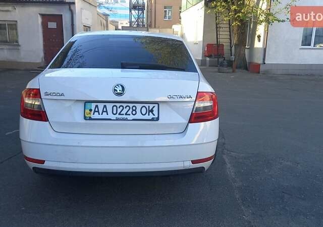 Белый Шкода Октавия, объемом двигателя 1.4 л и пробегом 214 тыс. км за 13500 $, фото 6 на Automoto.ua