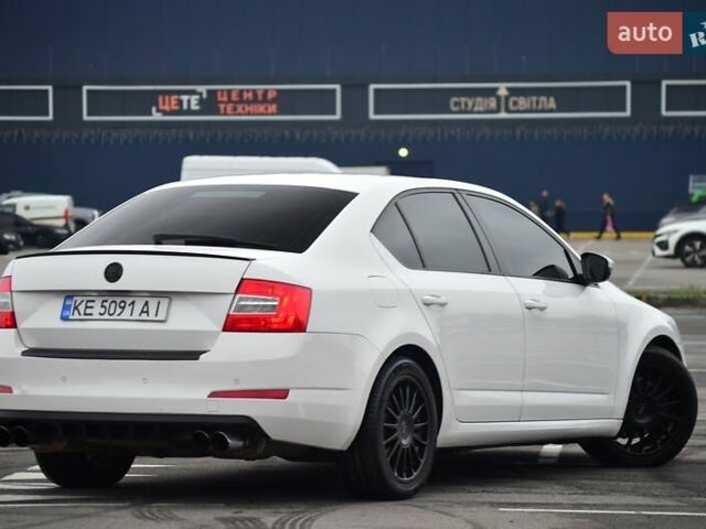 Белый Шкода Октавия, объемом двигателя 1.8 л и пробегом 130 тыс. км за 15555 $, фото 3 на Automoto.ua