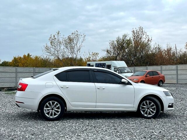 Белый Шкода Октавия, объемом двигателя 1.6 л и пробегом 280 тыс. км за 13000 $, фото 5 на Automoto.ua