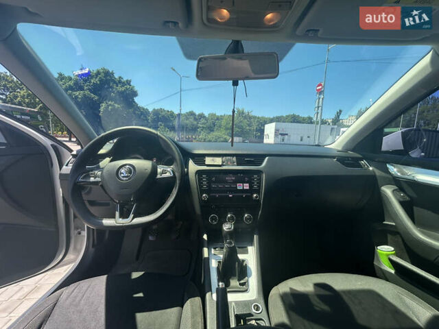 Белый Шкода Октавия, объемом двигателя 1.4 л и пробегом 170 тыс. км за 14500 $, фото 3 на Automoto.ua