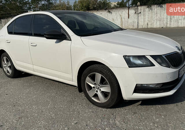 Белый Шкода Октавия, объемом двигателя 1.8 л и пробегом 150 тыс. км за 12900 $, фото 6 на Automoto.ua
