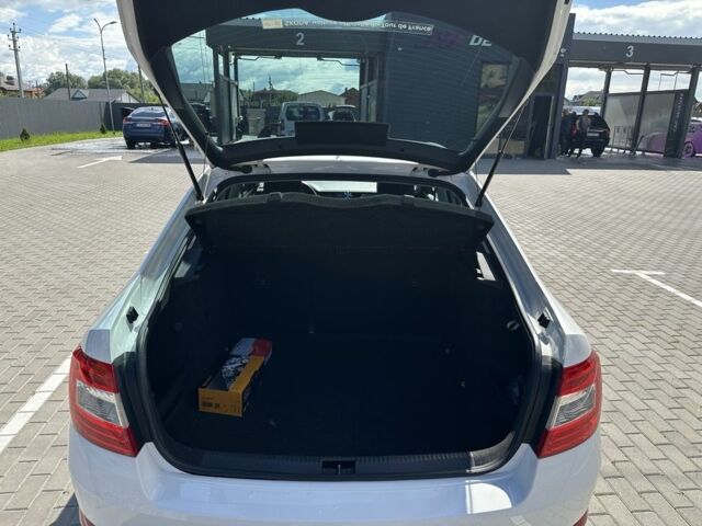 Белый Шкода Октавия, объемом двигателя 1.6 л и пробегом 239 тыс. км за 11600 $, фото 6 на Automoto.ua