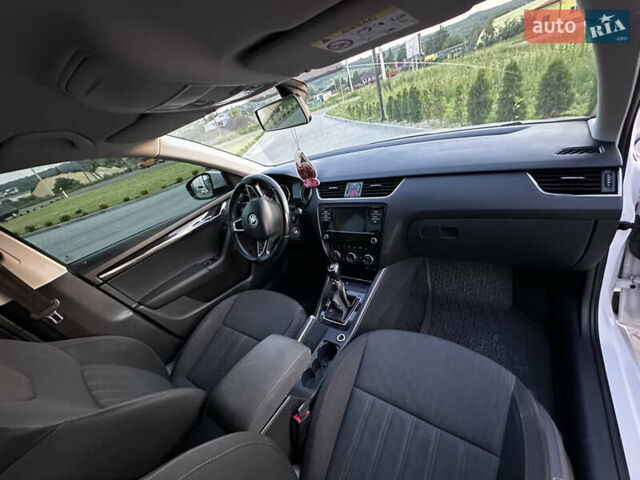 Білий Шкода Октавія, об'ємом двигуна 1.6 л та пробігом 221 тис. км за 13999 $, фото 9 на Automoto.ua