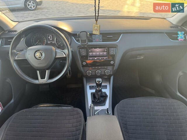 Белый Шкода Октавия, объемом двигателя 1.6 л и пробегом 202 тыс. км за 12500 $, фото 8 на Automoto.ua