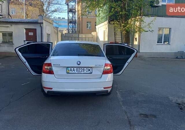 Белый Шкода Октавия, объемом двигателя 1.4 л и пробегом 214 тыс. км за 13500 $, фото 7 на Automoto.ua