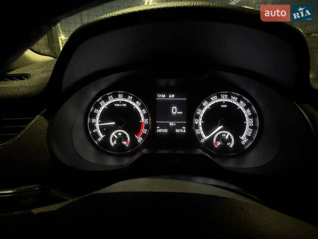 Белый Шкода Октавия, объемом двигателя 1.6 л и пробегом 247 тыс. км за 12800 $, фото 10 на Automoto.ua