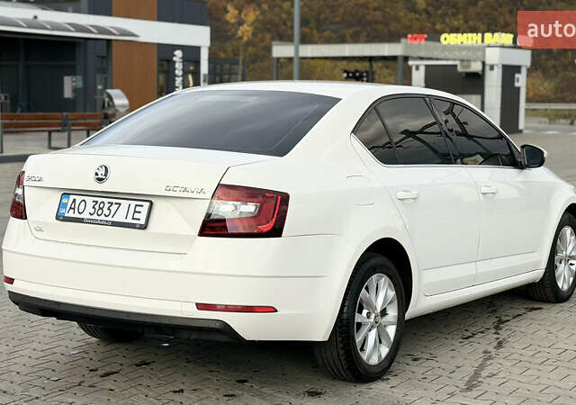 Білий Шкода Октавія, об'ємом двигуна 1.6 л та пробігом 260 тис. км за 13950 $, фото 6 на Automoto.ua