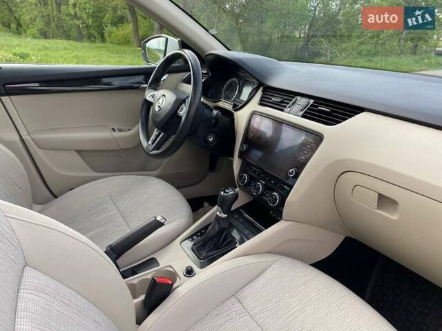 Білий Шкода Октавія, об'ємом двигуна 2 л та пробігом 270 тис. км за 14000 $, фото 42 на Automoto.ua