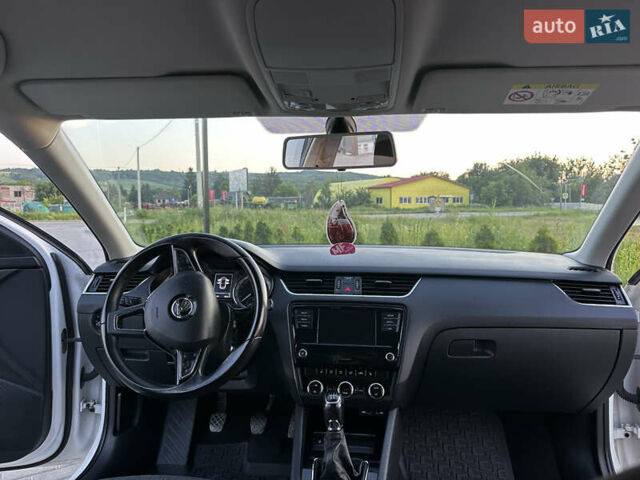 Білий Шкода Октавія, об'ємом двигуна 1.6 л та пробігом 221 тис. км за 13999 $, фото 5 на Automoto.ua