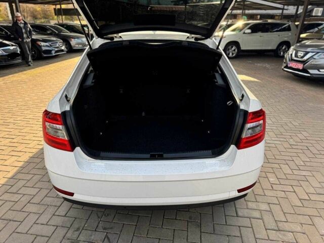 Білий Шкода Октавія, об'ємом двигуна 1.6 л та пробігом 209 тис. км за 13100 $, фото 8 на Automoto.ua