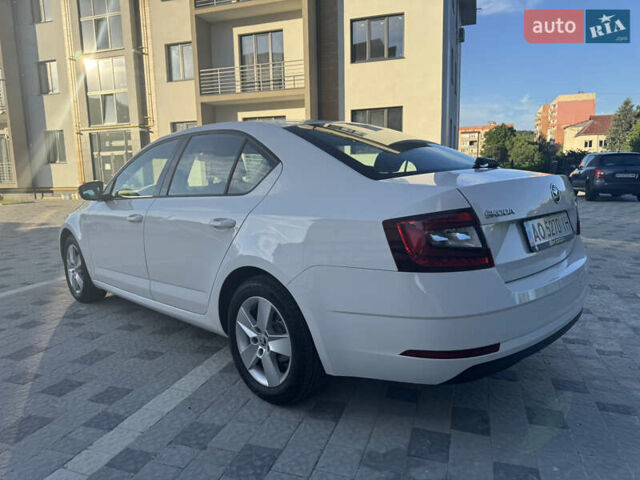 Белый Шкода Октавия, объемом двигателя 1.6 л и пробегом 202 тыс. км за 12500 $, фото 4 на Automoto.ua