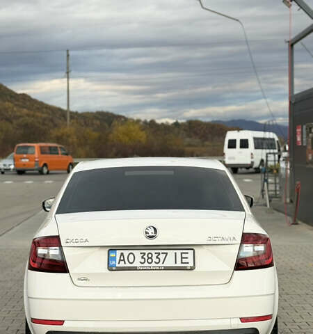 Білий Шкода Октавія, об'ємом двигуна 1.6 л та пробігом 260 тис. км за 13950 $, фото 5 на Automoto.ua