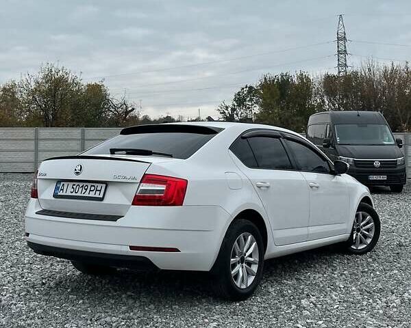 Белый Шкода Октавия, объемом двигателя 1.6 л и пробегом 280 тыс. км за 12500 $, фото 5 на Automoto.ua